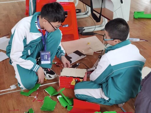 活動主題是“健康成長、智造未來”。