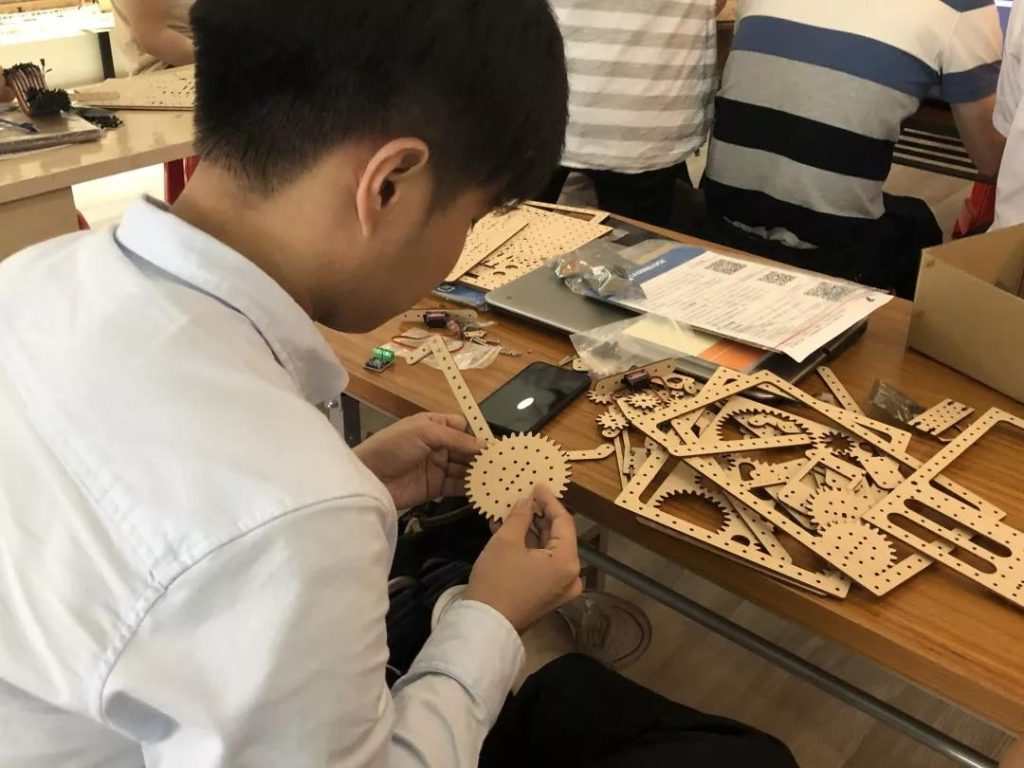 自己動(dòng)手制作一個(gè)椿米機(jī)。