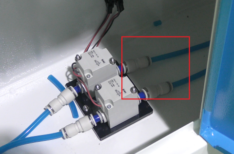 拔下氣閥后面的氣管，吹氣輔助面板點擊測試