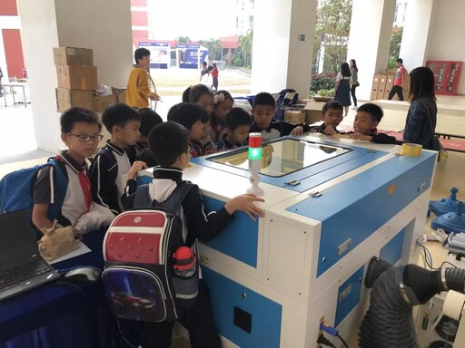 雷大宇剛剛亮相，小朋友們就對它產生了濃烈的興趣。