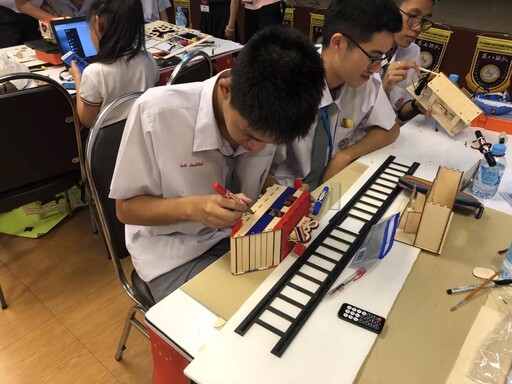 雷宇助力,首屆中泰少年創(chuàng)客馬拉松大賽完美收官!