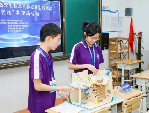 雷宇與創趣天地助力第二十三屆海南省學生信息素養提升實踐活動