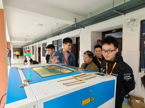 雷宇助力2024年廣西師生信息素養提升實踐活動指導教師培訓順利舉行